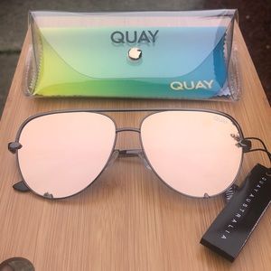 Quay Australia High Key Mini Pink mirrored lenses NWT
